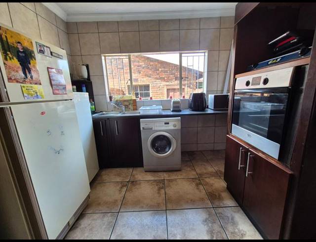 3 BEDROOM TOWNHOUSE FOR SALE IN BRACKENHURST